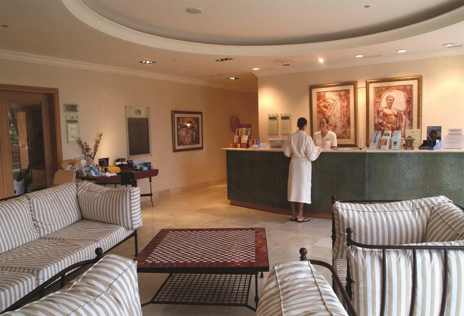 데니아 메리어트 라 세야 골프 리조트 앤 스파 외부 사진 Spa reception area