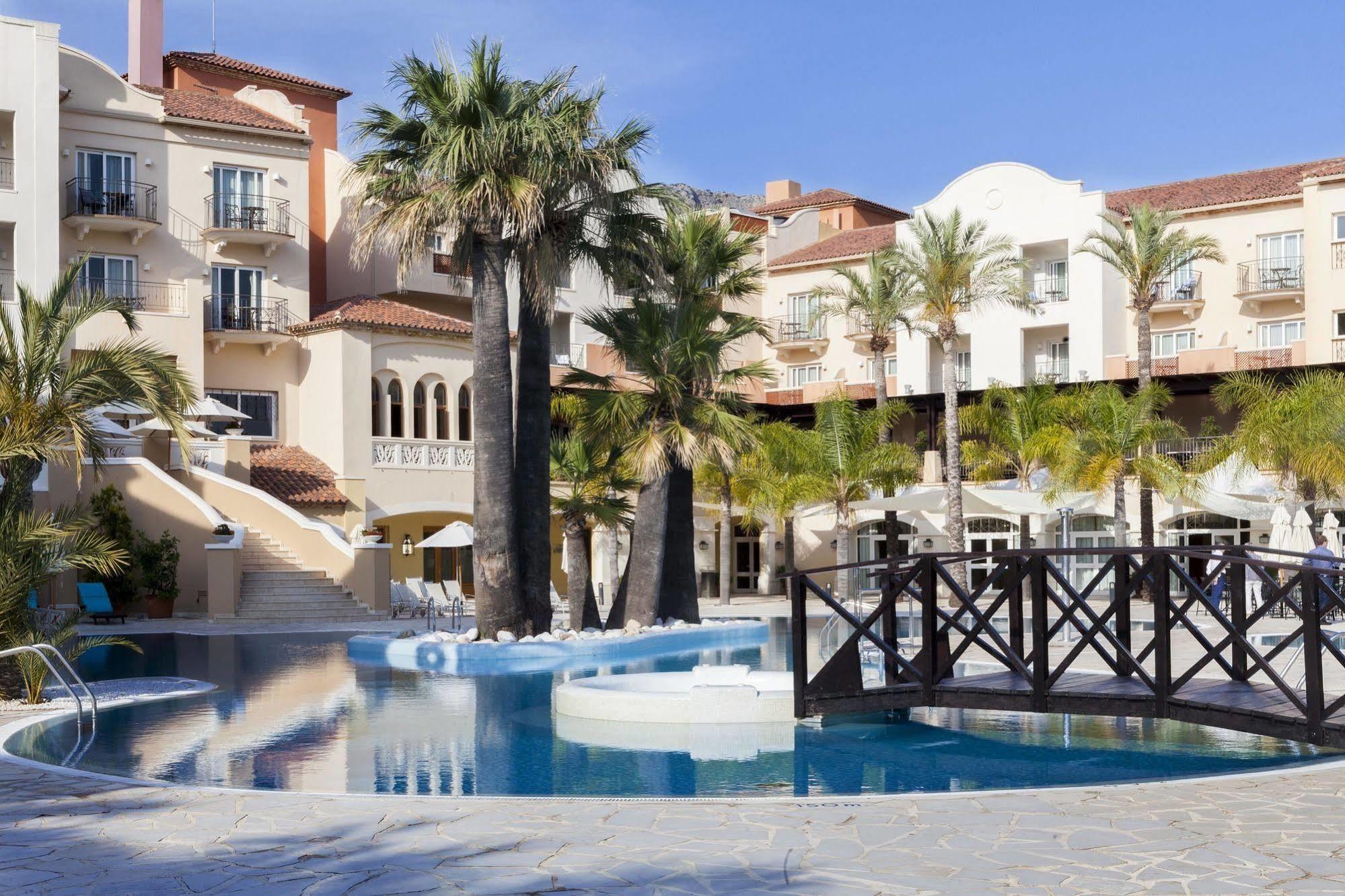 데니아 메리어트 라 세야 골프 리조트 앤 스파 외부 사진 The resort's swimming pool